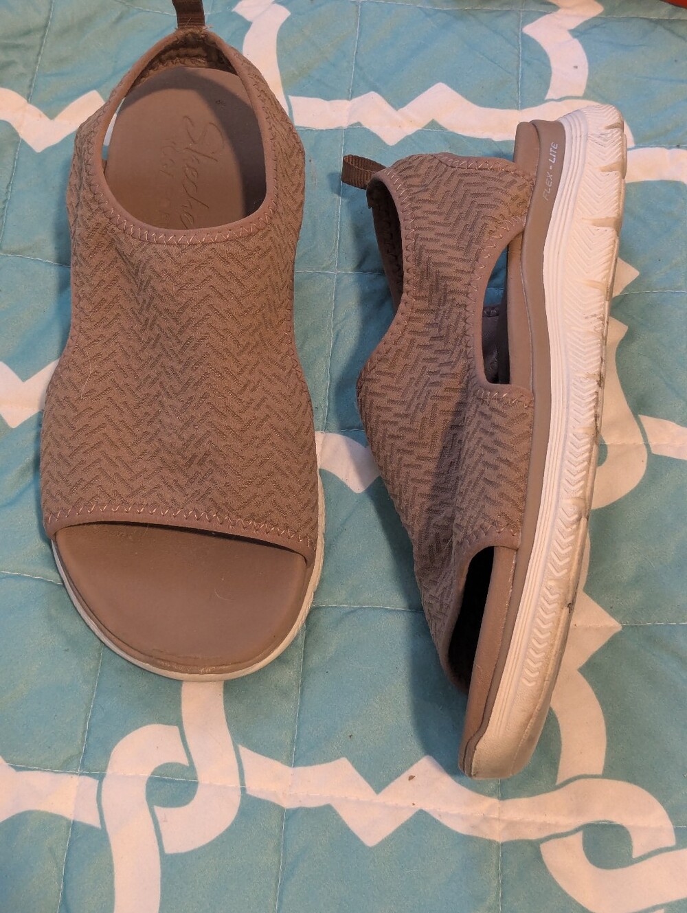 Sketchers Women’s Taupe Slip-On Open-Toe Comfort Sandals Sz 7